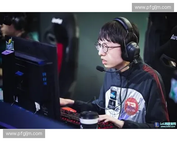 神级操作震撼全场LOL选手神R闪逆天改命瞬间点燃战局